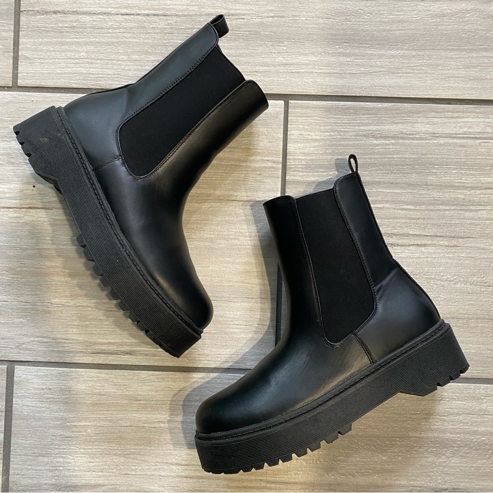 Mia boots size 9 black platform booties like new worn twice